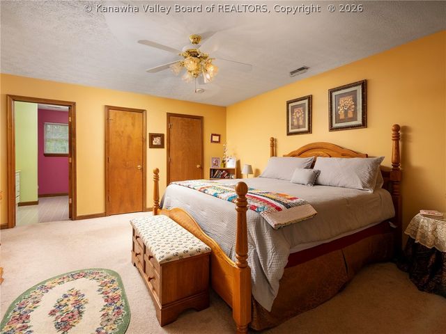 120 Honeysuckle Lane, Dunbar, WV 25064