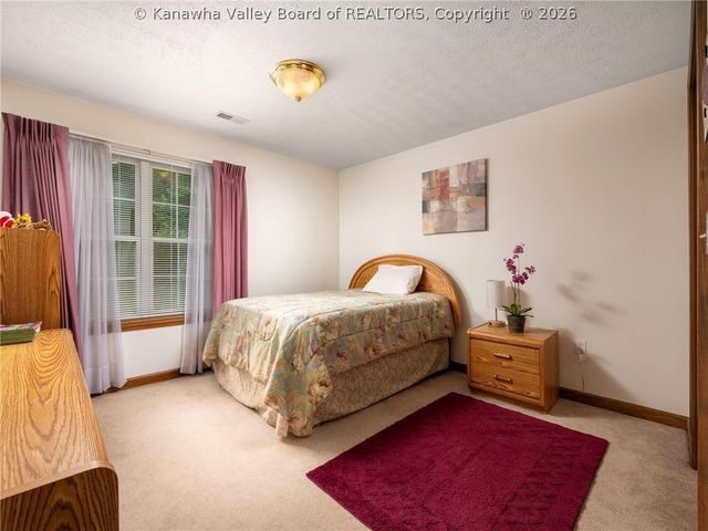 120 Honeysuckle Lane, Dunbar, WV 25064
