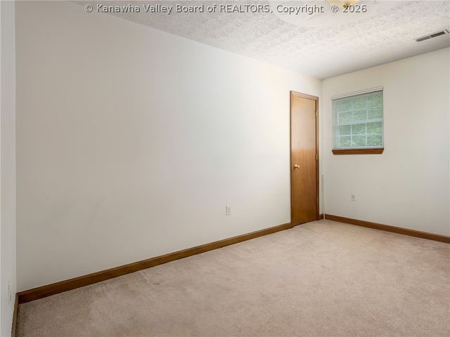 120 Honeysuckle Lane, Dunbar, WV 25064