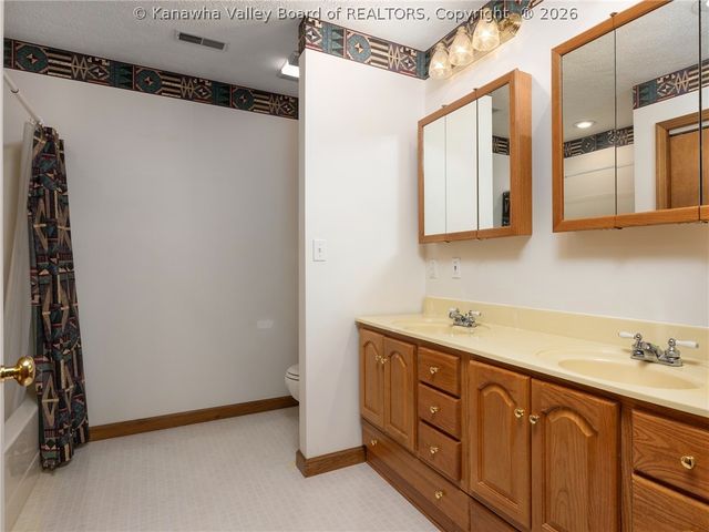 120 Honeysuckle Lane, Dunbar, WV 25064
