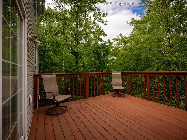 120 Honeysuckle Lane, Dunbar, WV 25064