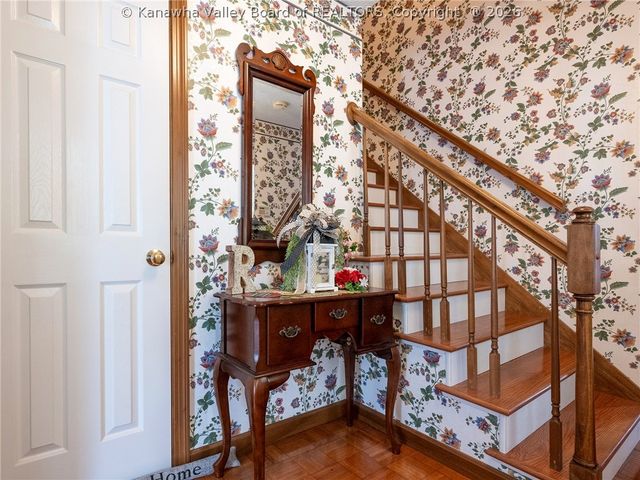 120 Honeysuckle Lane, Dunbar, WV 25064