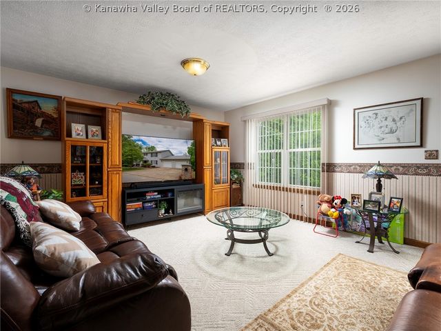 120 Honeysuckle Lane, Dunbar, WV 25064