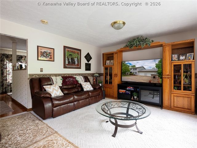 120 Honeysuckle Lane, Dunbar, WV 25064