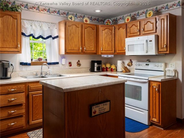 120 Honeysuckle Lane, Dunbar, WV 25064