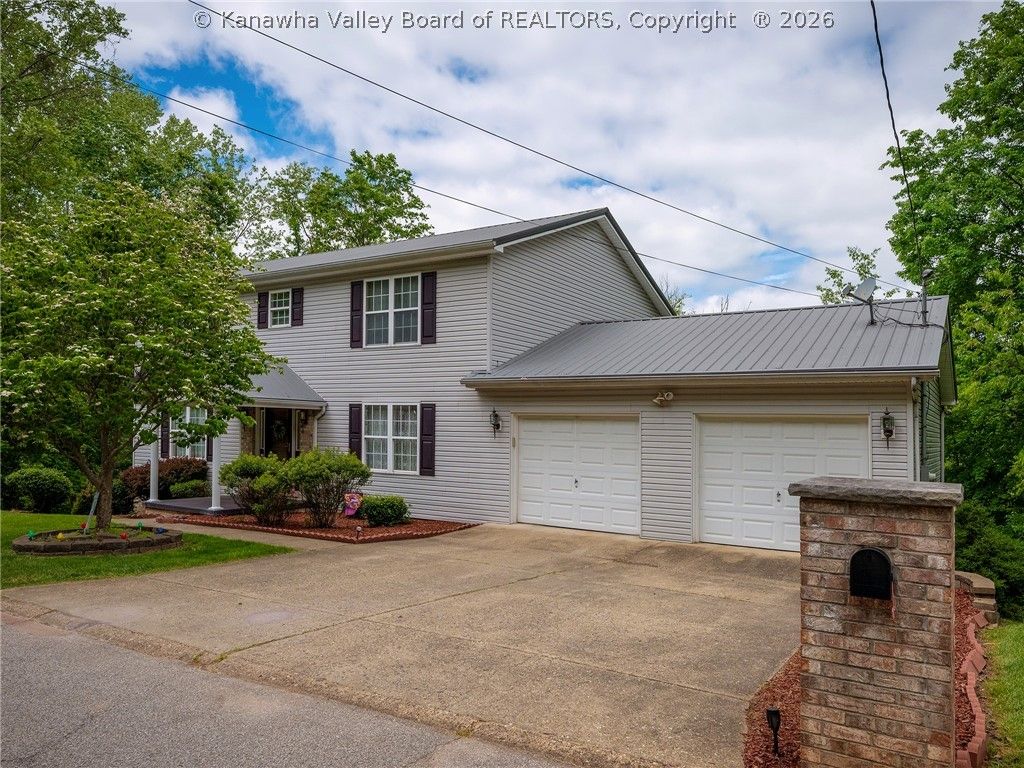 120 Honeysuckle Lane, Dunbar, WV 25064