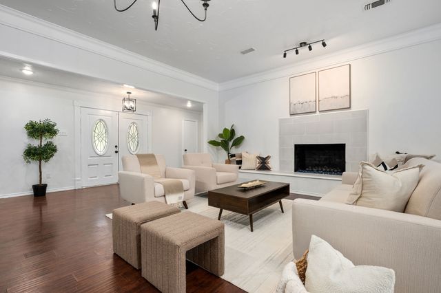 320 S Irving Heights Drive, Irving, TX 75060