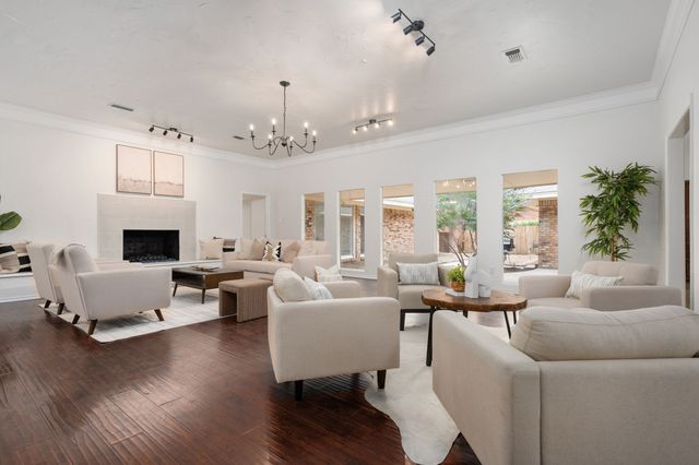 320 S Irving Heights Drive, Irving, TX 75060