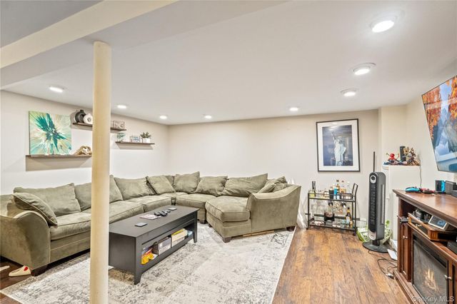 1617 Richard Avenue, Merrick, NY 11566