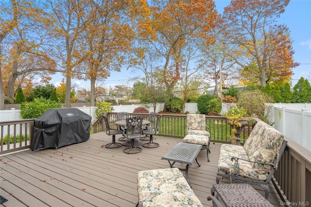 1617 Richard Avenue, Merrick, NY 11566