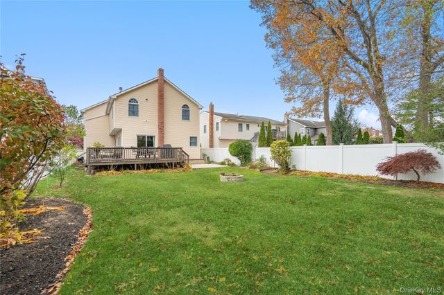 1617 Richard Avenue, Merrick, NY 11566