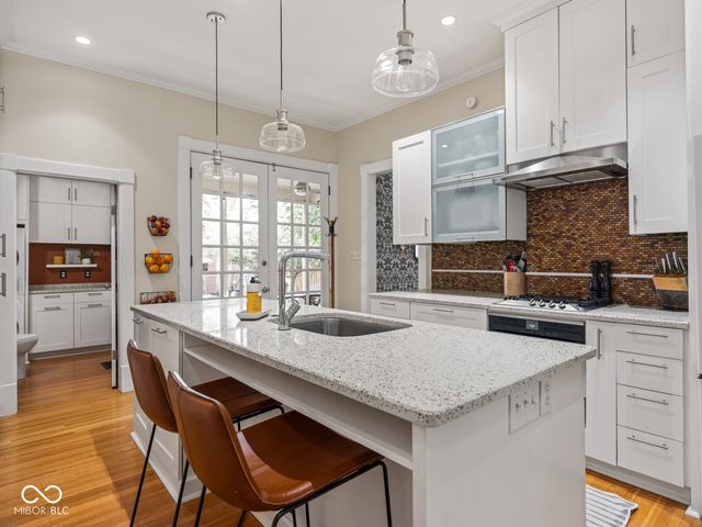228 E 10th Street, Indianapolis, IN 46202