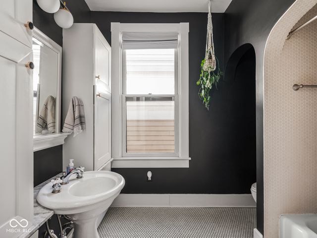 228 E 10th Street, Indianapolis, IN 46202