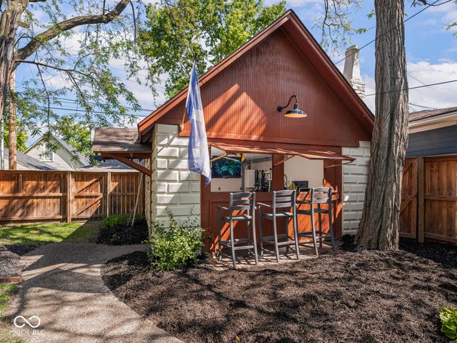 228 E 10th Street, Indianapolis, IN 46202