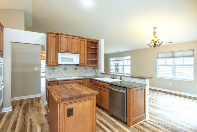 50 Clear Creekside Drive, Hendersonville, NC 28792