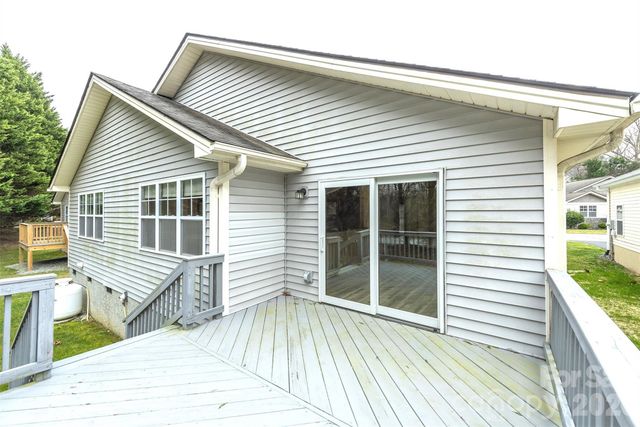 50 Clear Creekside Drive, Hendersonville, NC 28792