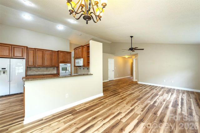 50 Clear Creekside Drive, Hendersonville, NC 28792