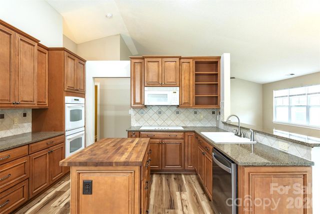 50 Clear Creekside Drive, Hendersonville, NC 28792