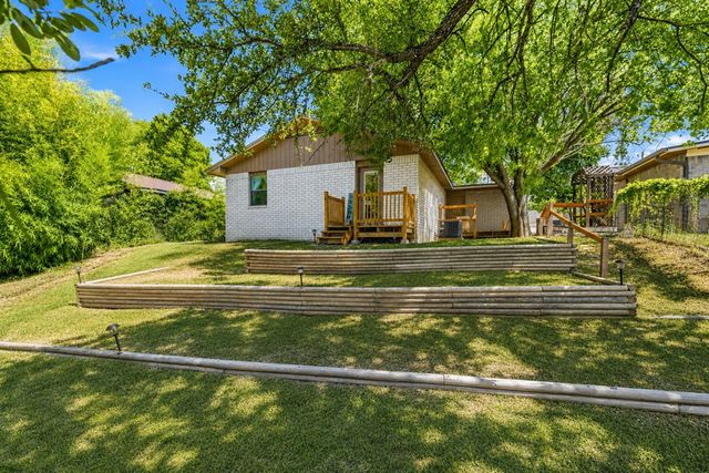 215 Mineola St, Ingram, TX 78025