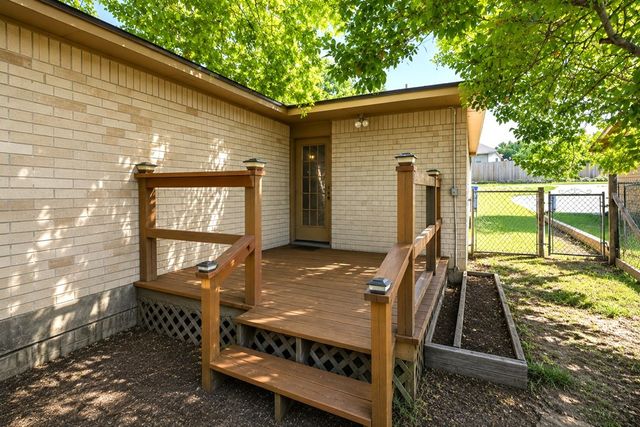 215 Mineola St, Ingram, TX 78025
