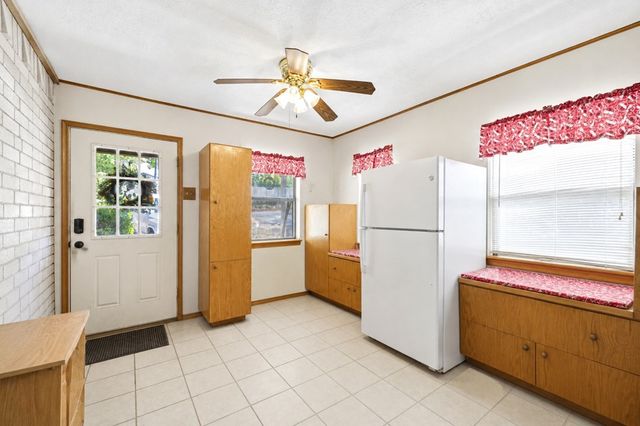215 Mineola St, Ingram, TX 78025
