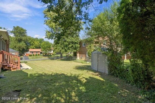 9701 Meadow Vale Dr, Louisville, KY 40242