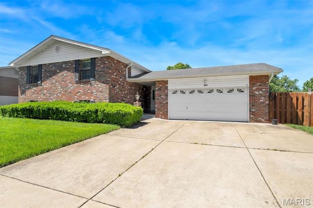 5860 Blackberry Drive, Imperial, MO 63052