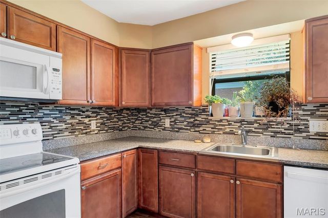 5860 Blackberry Drive, Imperial, MO 63052
