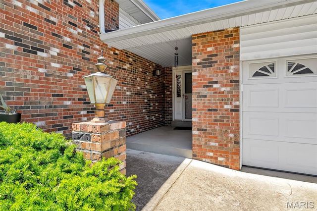 5860 Blackberry Drive, Imperial, MO 63052