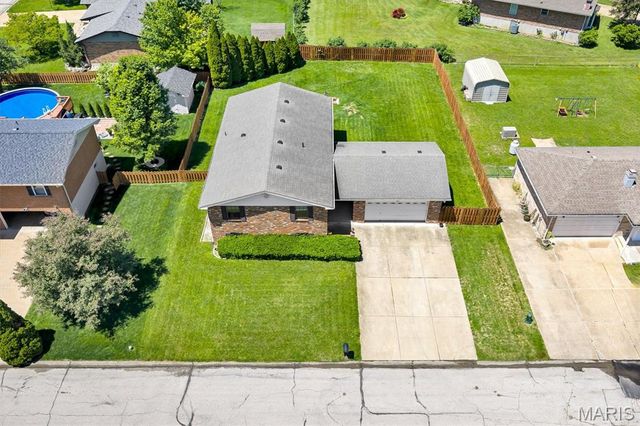 5860 Blackberry Drive, Imperial, MO 63052