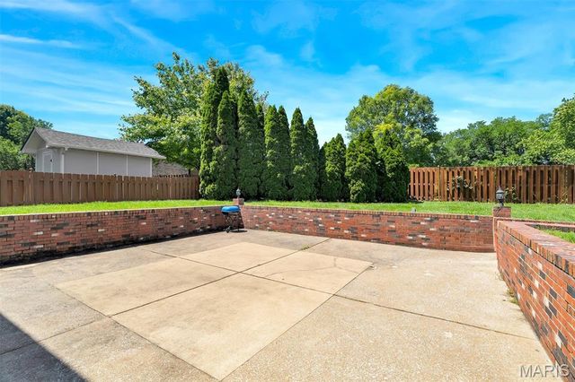 5860 Blackberry Drive, Imperial, MO 63052