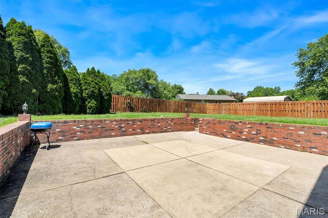 5860 Blackberry Drive, Imperial, MO 63052