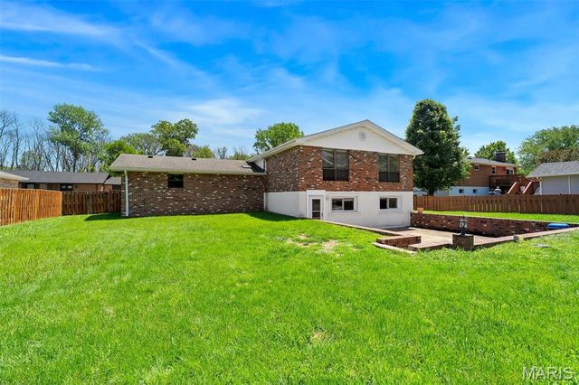 5860 Blackberry Drive, Imperial, MO 63052