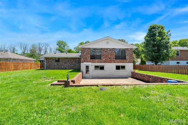 5860 Blackberry Drive, Imperial, MO 63052