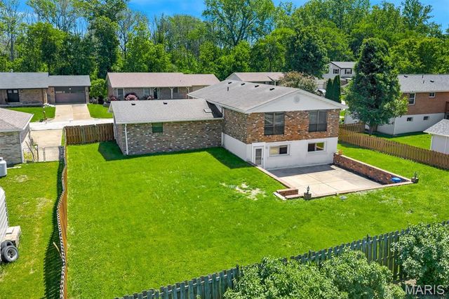 5860 Blackberry Drive, Imperial, MO 63052