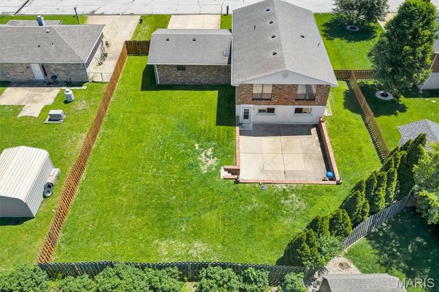 5860 Blackberry Drive, Imperial, MO 63052
