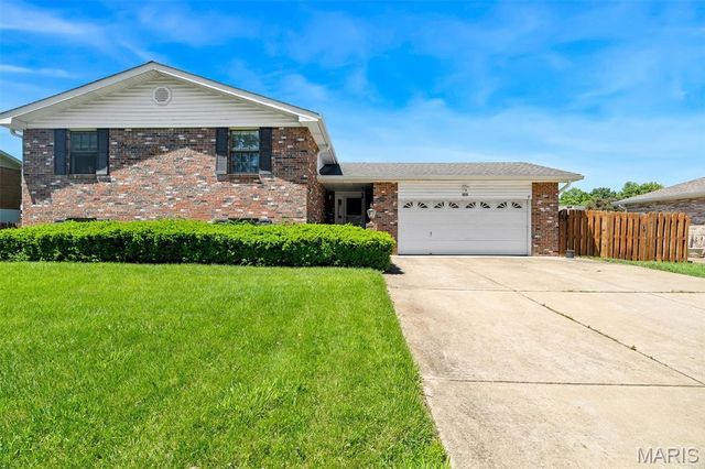 5860 Blackberry Drive, Imperial, MO 63052