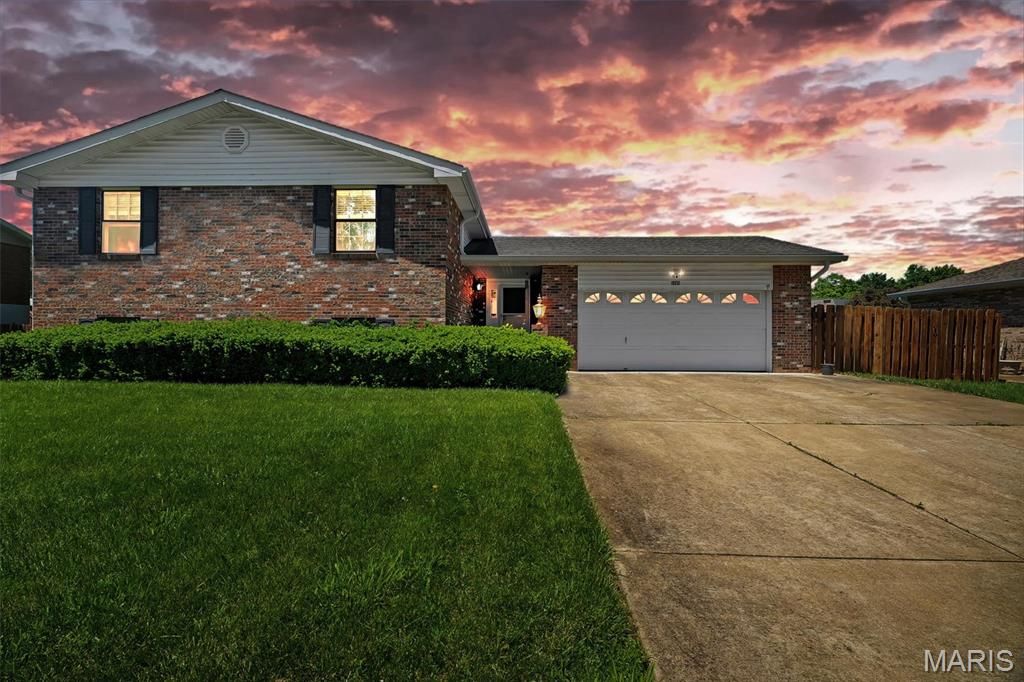 5860 Blackberry Drive, Imperial, MO 63052