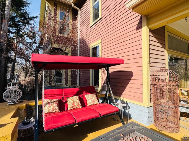 411 SW Woodlawn Ave, Topeka, KS 66606