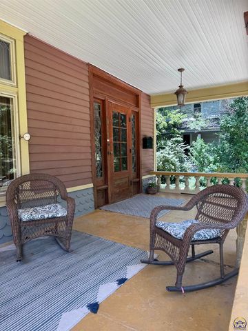 411 SW Woodlawn Ave, Topeka, KS 66606