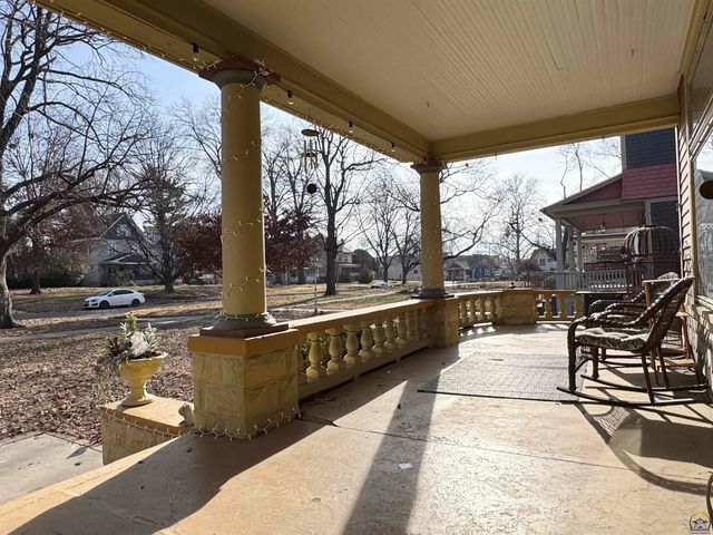 411 SW Woodlawn Ave, Topeka, KS 66606