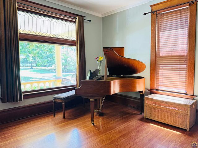 411 SW Woodlawn Ave, Topeka, KS 66606