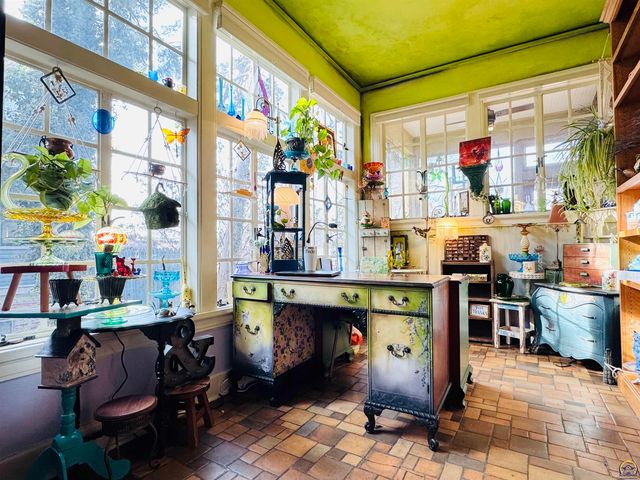 411 SW Woodlawn Ave, Topeka, KS 66606