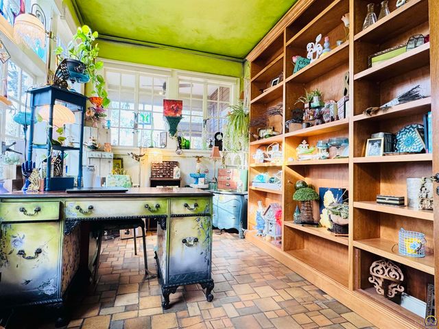 411 SW Woodlawn Ave, Topeka, KS 66606