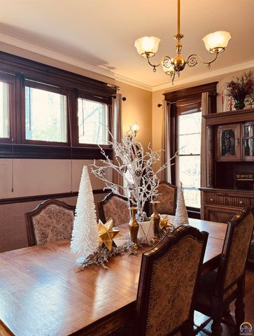 411 SW Woodlawn Ave, Topeka, KS 66606