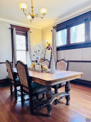 411 SW Woodlawn Ave, Topeka, KS 66606