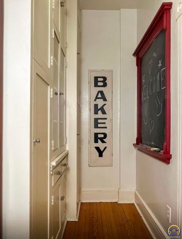 411 SW Woodlawn Ave, Topeka, KS 66606