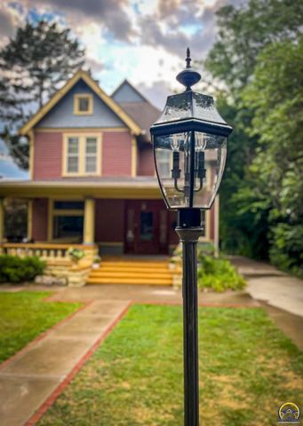 411 SW Woodlawn Ave, Topeka, KS 66606