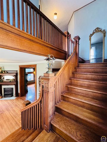 411 SW Woodlawn Ave, Topeka, KS 66606