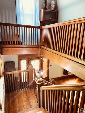 411 SW Woodlawn Ave, Topeka, KS 66606